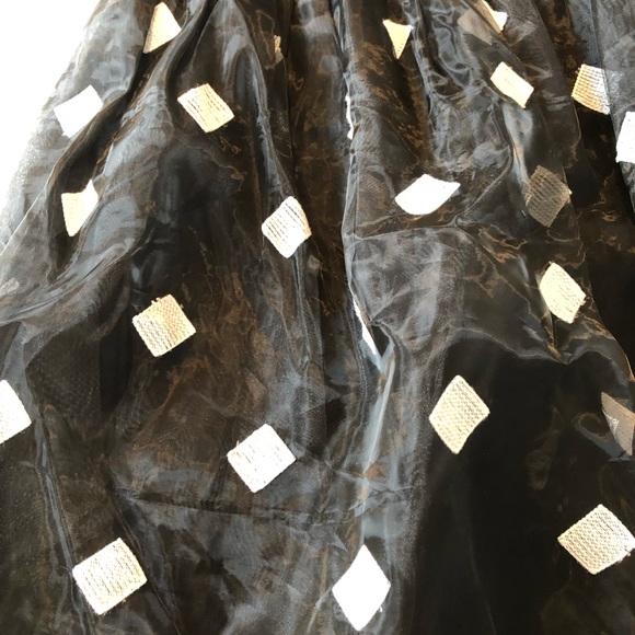 Black strapless dress with embroidered tulle skirt - Picture 3 of 5